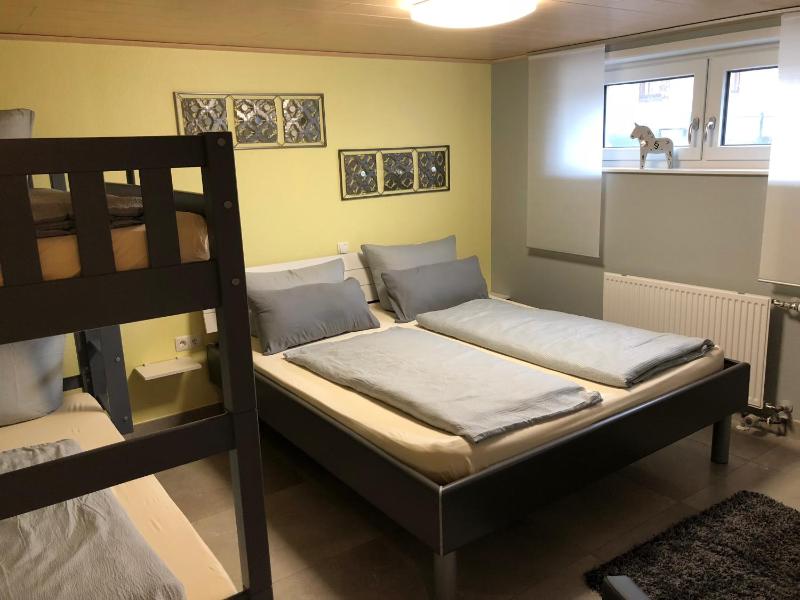 Familienzimmer Nr. 2 im Untergeschoss image 2