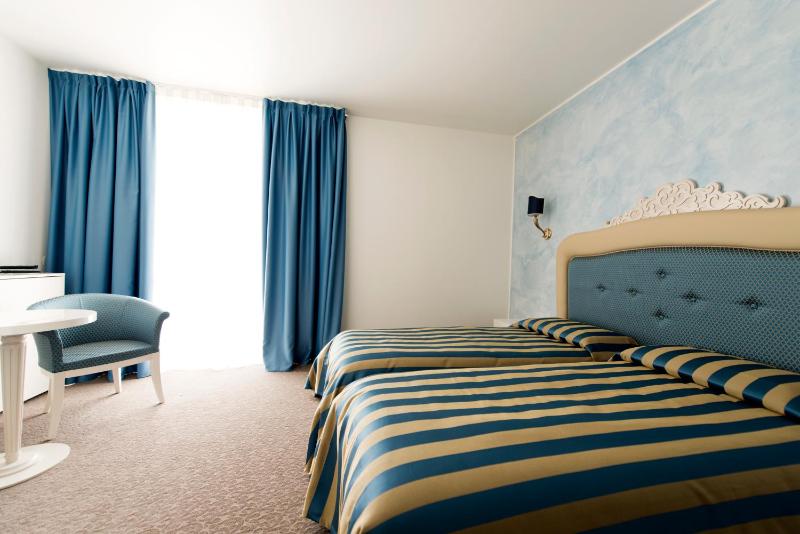 Double or Twin Room image 2