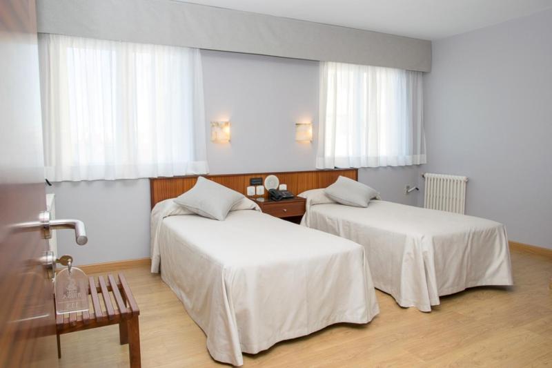 Double Room with Extra Bed image 1