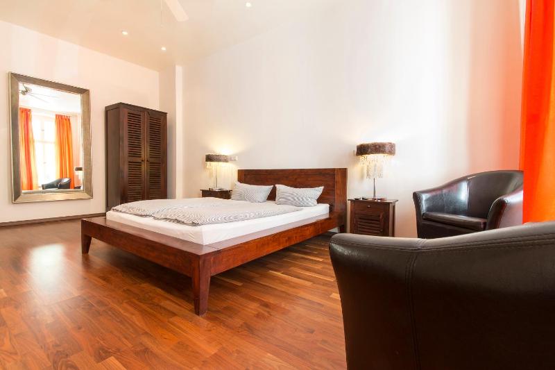 Studio Apartment image 1