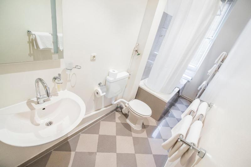 Studio Apartment image 3