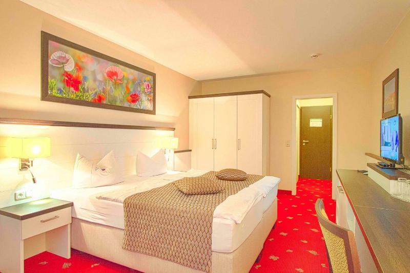Deluxe Double Room image 2