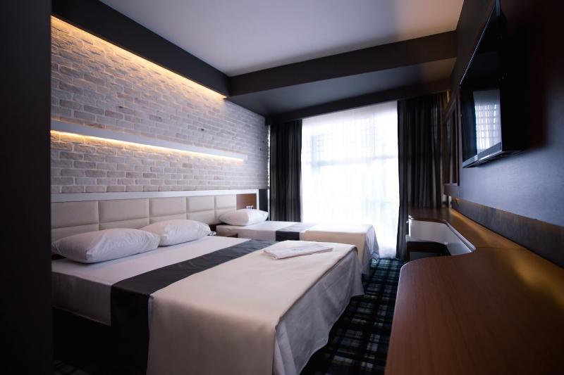 Comfort Triple Room image 1