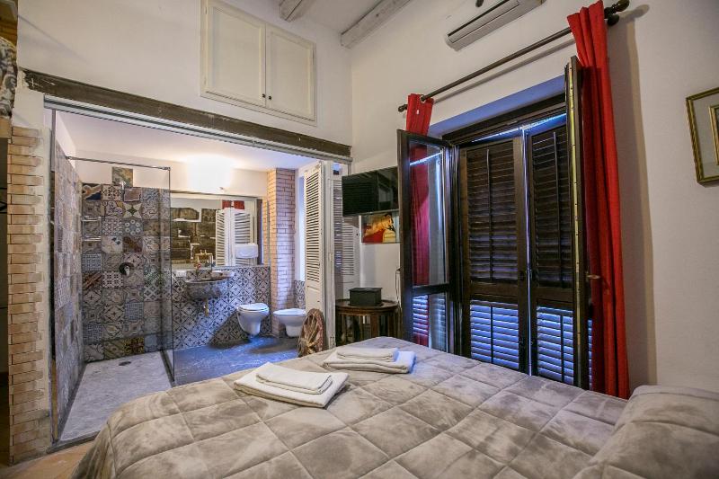 Junior Suite with Balcony image 2