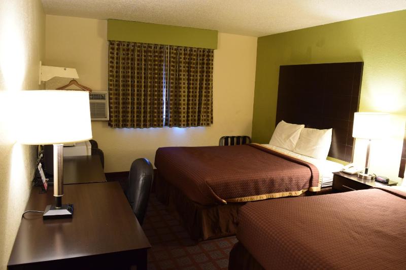 Queen Room with Two Queen Beds - Non-Smoking image 3