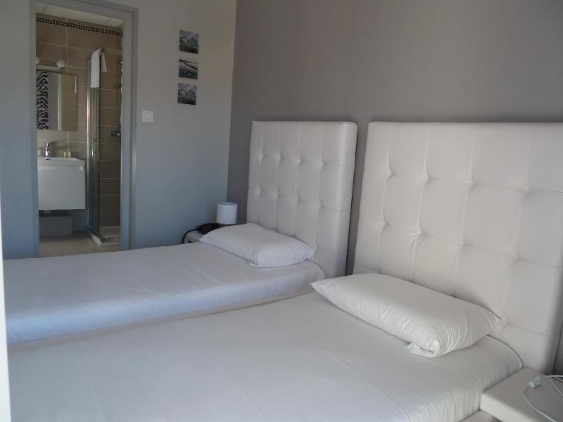 Standard Double or Twin Room with Balcony image 3
