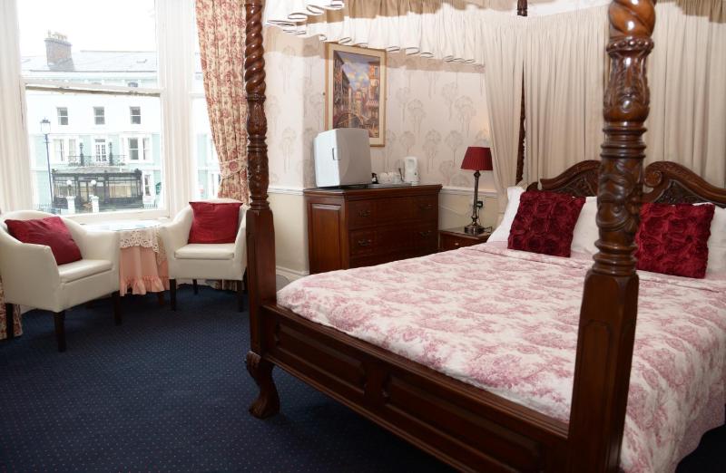 King Room with Four Poster Bed - First Floor image 2