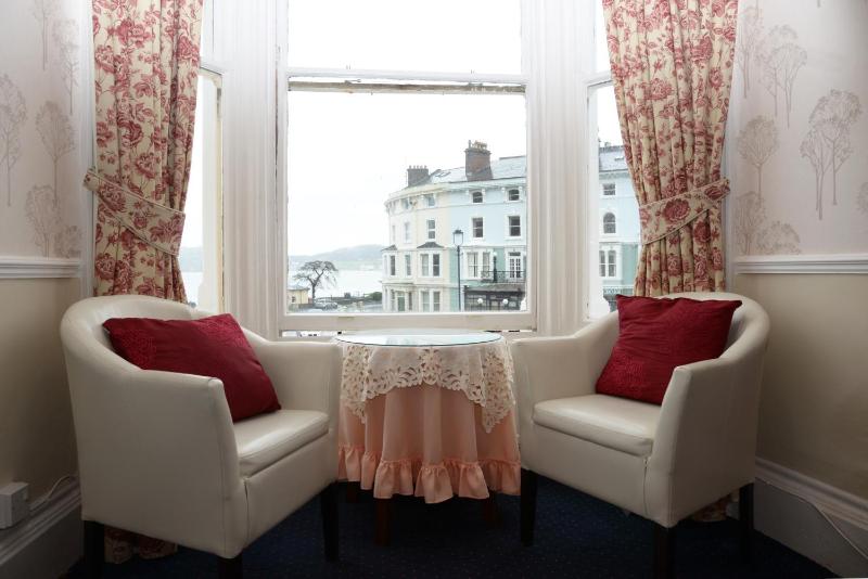 King Room with Four Poster Bed - First Floor image 4