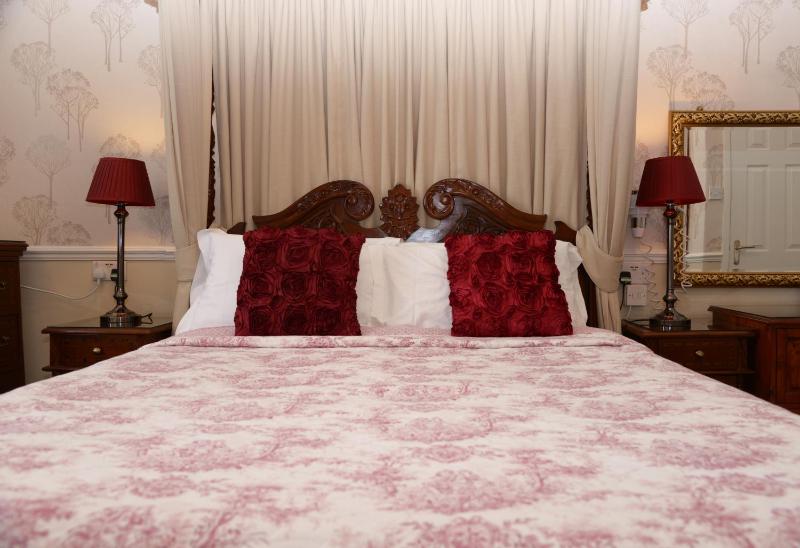 King Room with Four Poster Bed - First Floor image 3