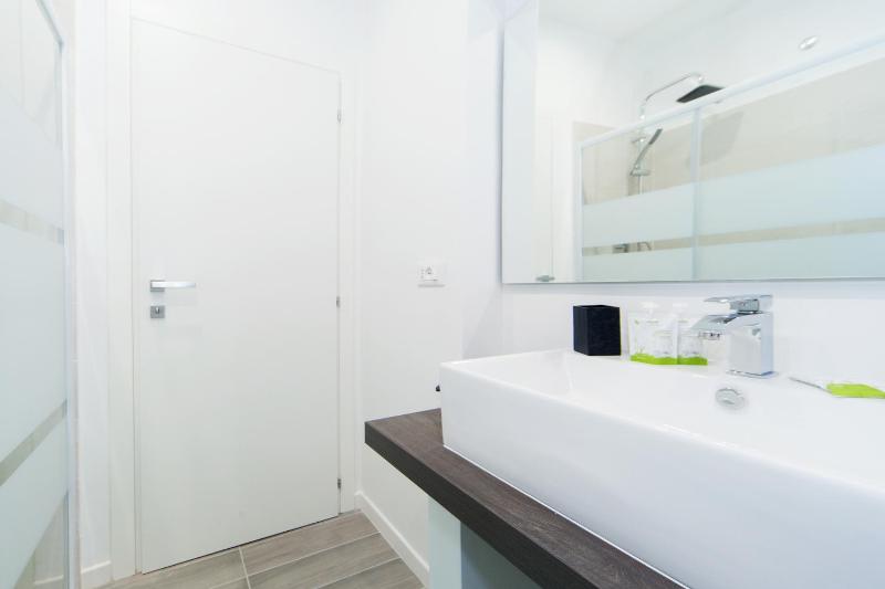 Deluxe Triple Room image 2