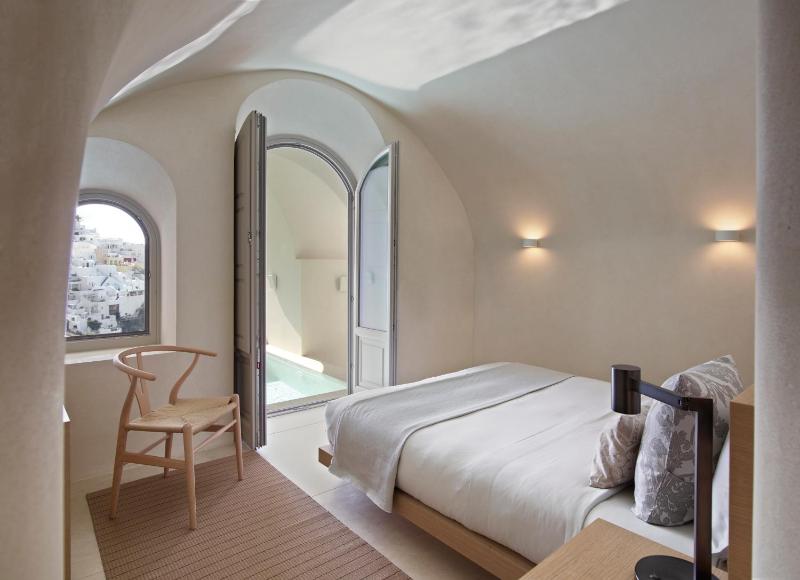 Terra Suite with Private Plunge Pool and Caldera View image 2