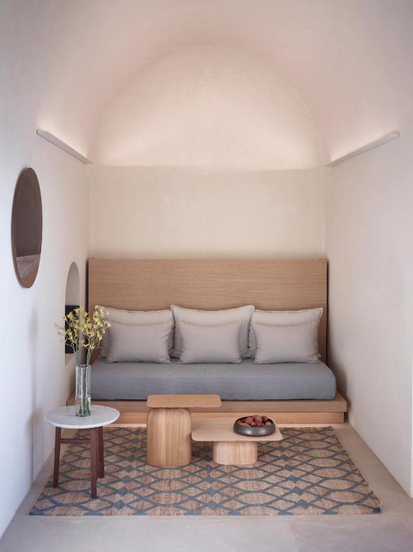 Aqua Suite with Private Plunge Pool and Caldera View image 4