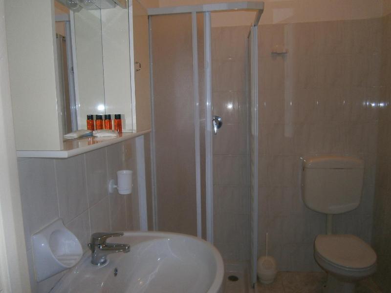 Double Room with Extra Bed (3 Adults) image 2