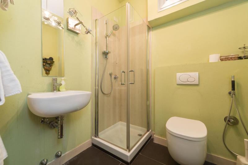 Twin Room with Private External Bathroom image 1