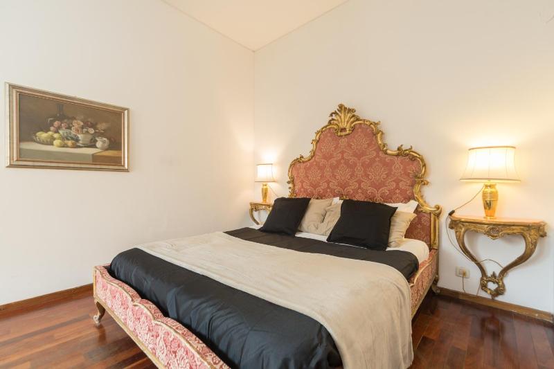 Deluxe Double Room image 3