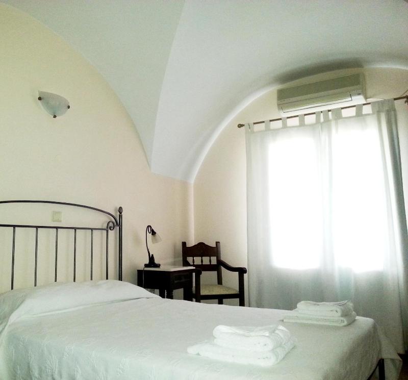 Double or Twin Room image 3