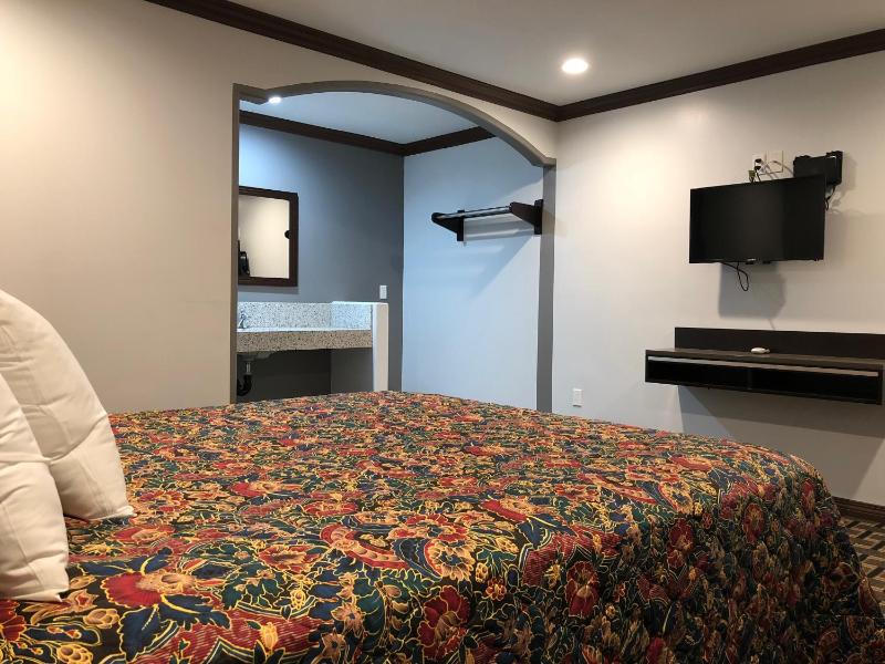 King Room image 3