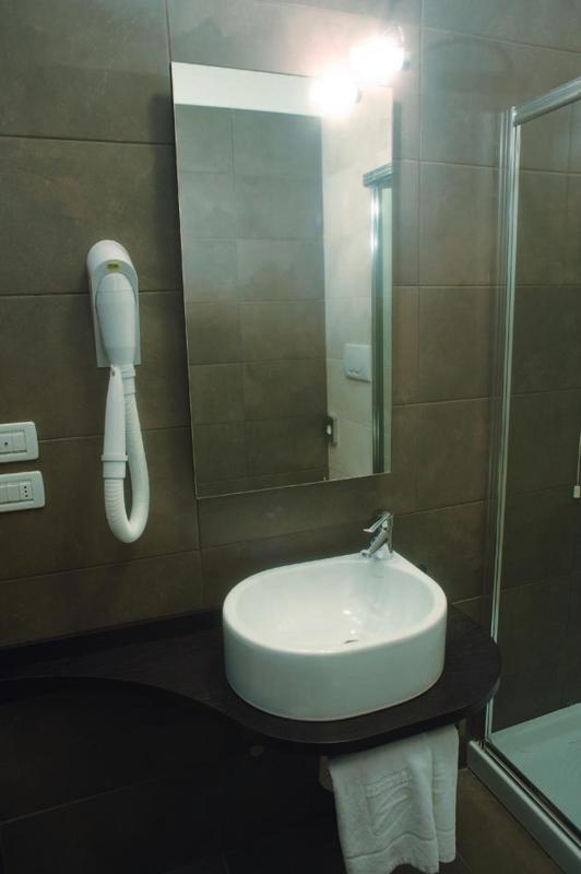 Single Room image 3