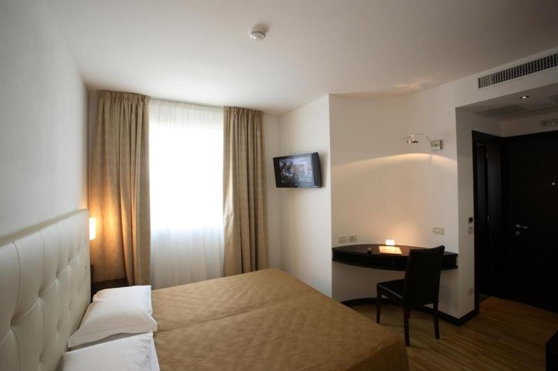 Single Room image 2