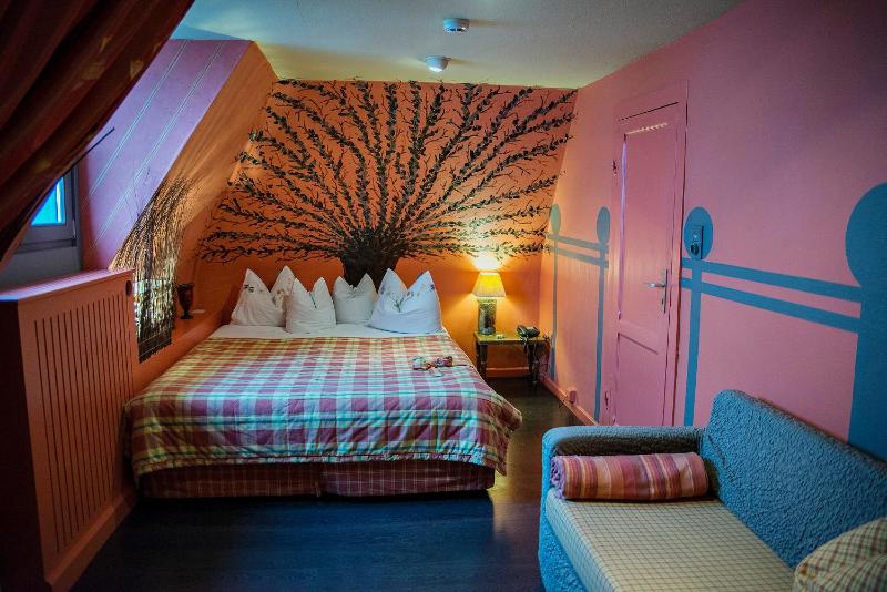 Small Double Room image 3