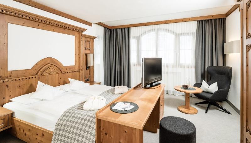 Classic Double Room image 3