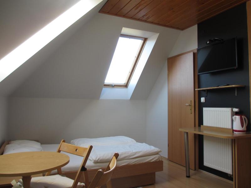 Triple Room with Private Bathroom image 4