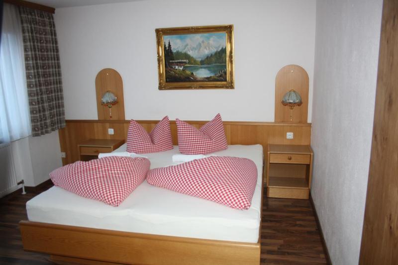 Double Room with Balcony image 4