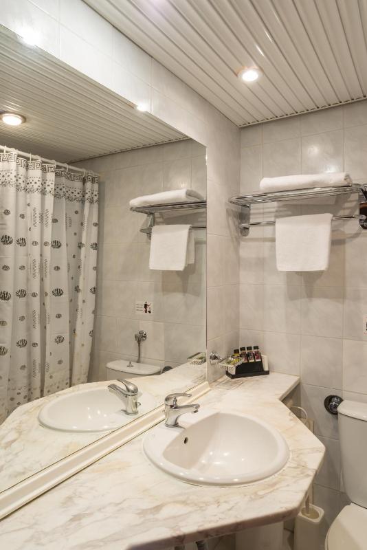 Single Room image 3