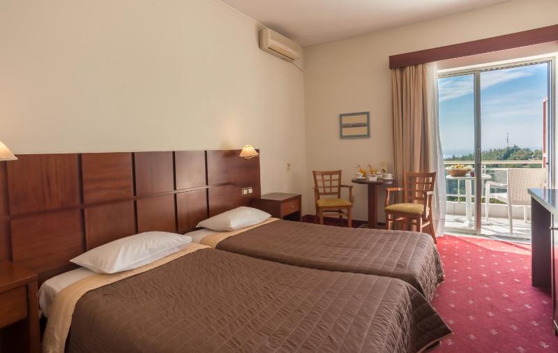 Double or Twin Room image 3