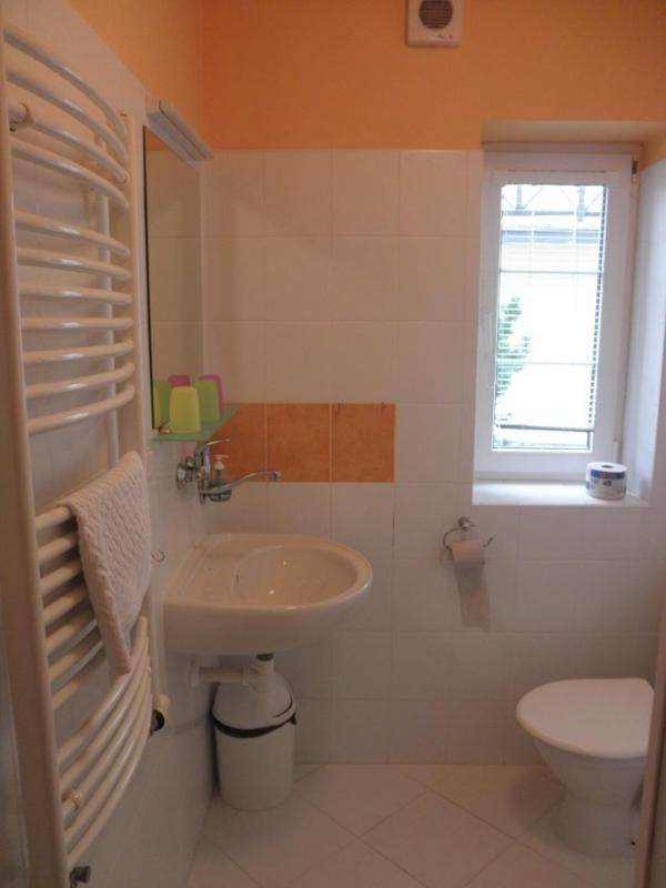 Double Room with Extra Bed image 3