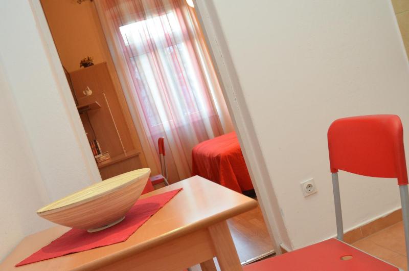 One Bedroom Apartment (3 Adults) - Red image 4
