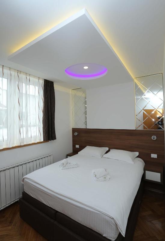 One-Bedroom Apartment with Patio image 3