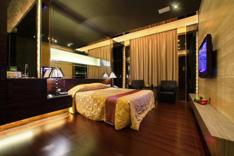 Spring Hotel - image 4
