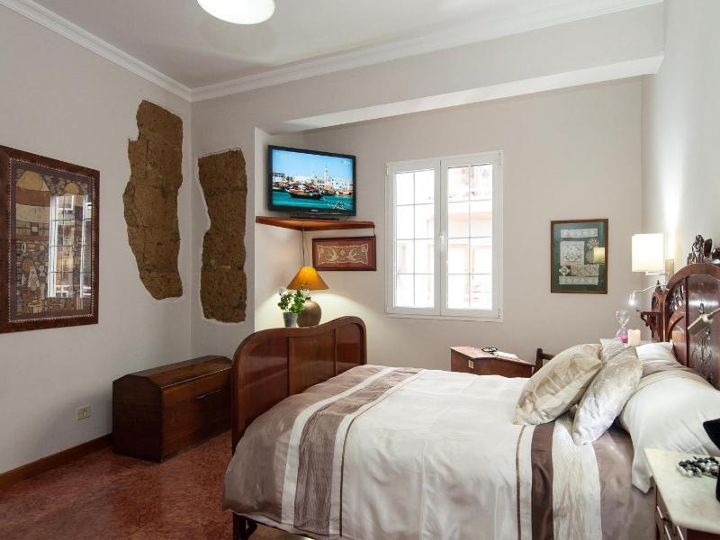 Beautiful Beach Apartment M&B IV by Las Canteras by VillaGranCanaria - image 7
