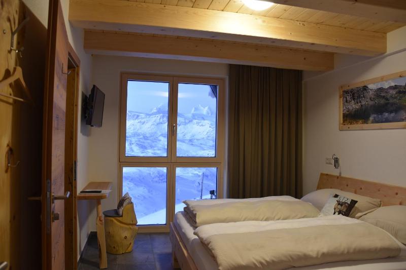 Deluxe Double Room with Shower image 2