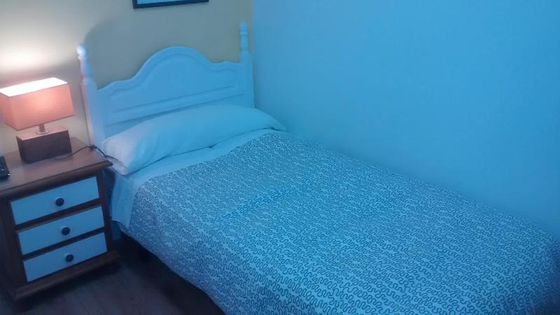 Single Room with Shared Bathroom image 3