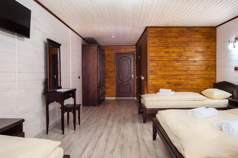 Quadruple Room with Balcony image 4
