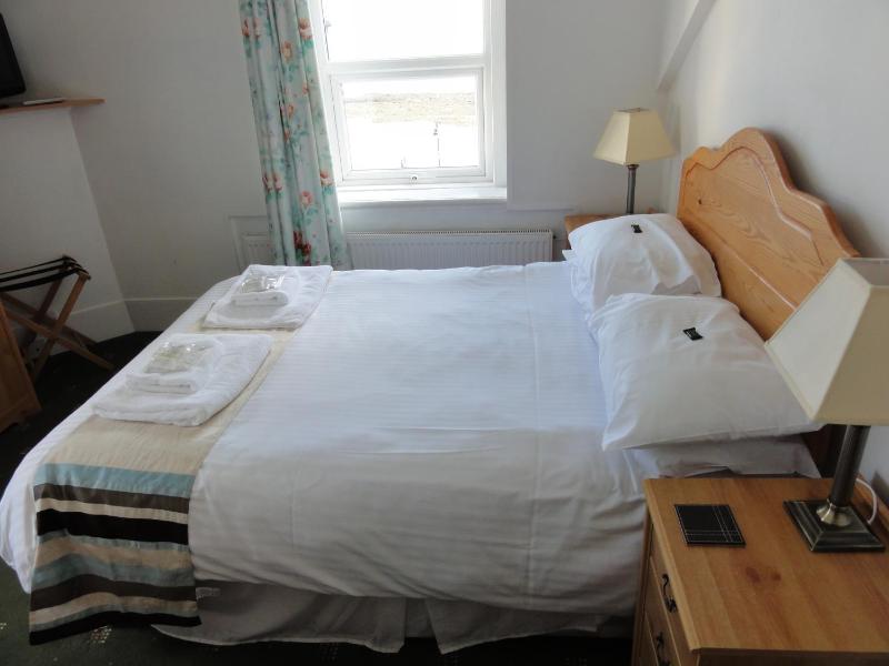 Double Room with Bath image 4