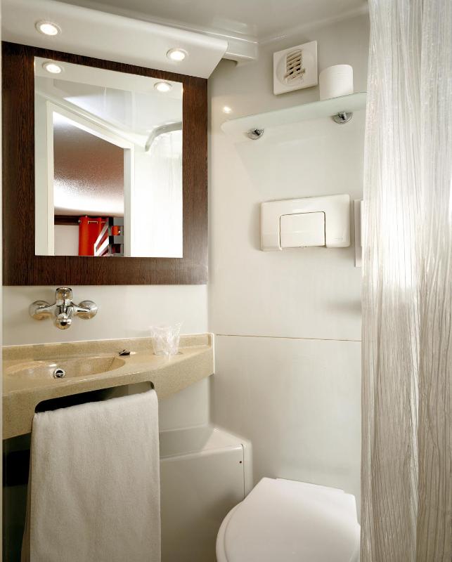 Triple Room (1 Double Bed + 1 Single Bed) image 1
