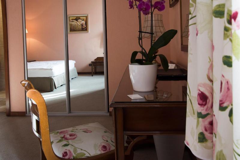 Double Room image 4