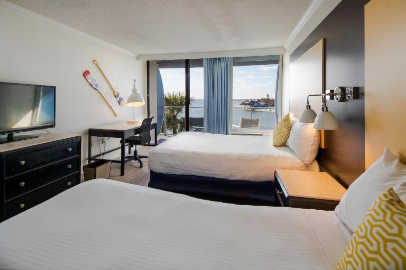 Double Room with Bay View image 2
