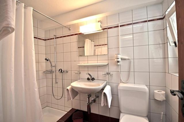 Quintuple Room (5 Adults) image 4