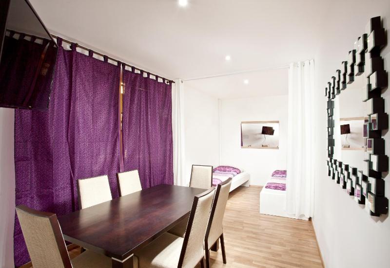 Three-Bedroom Apartment with Parking image 2