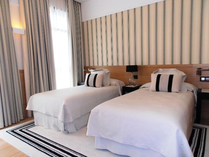 Standard Double or Twin Room and Extra Bed image 3