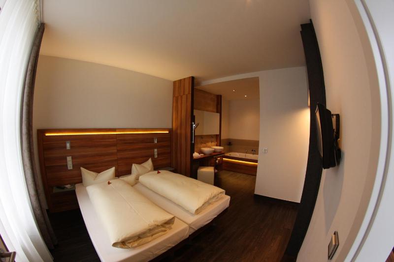 Double Room for Single Use image 4