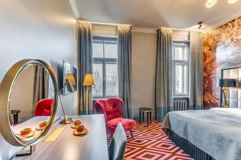 Standard Double Room image 4