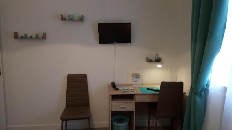 Double Room image 3