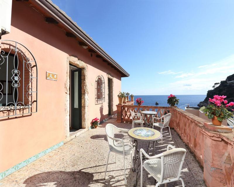 Superior Double or Twin Room with Sea View Terrace image 2
