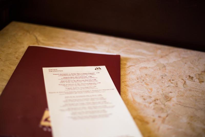 Standard Twin Room image 4