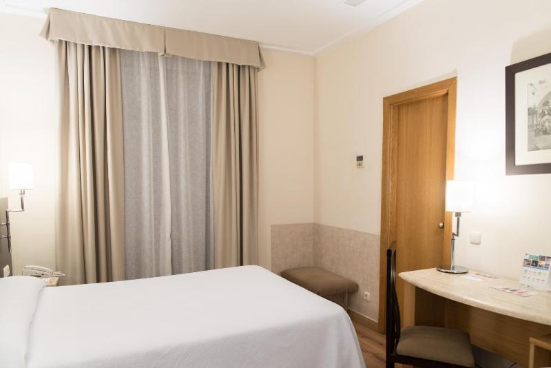 Double or Twin Room image 4